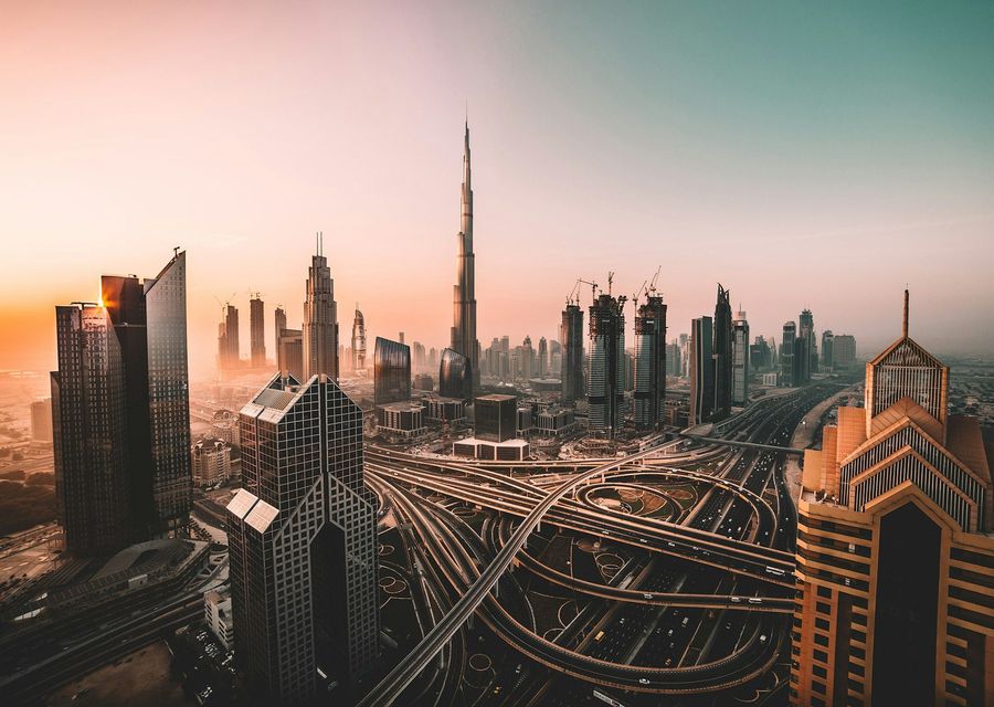 Les gratte-ciel de Dubaï au lever du jour